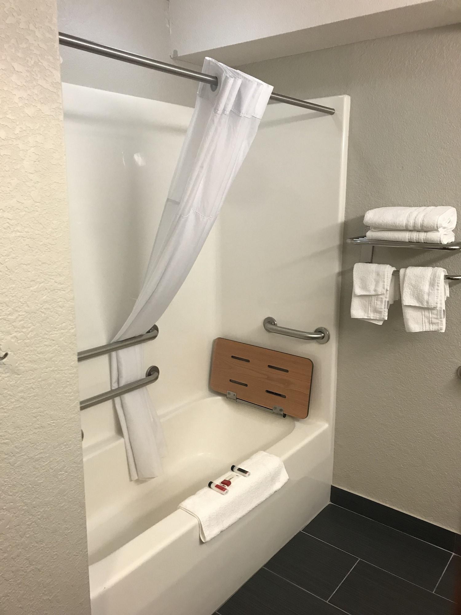 Microtel Inn & Suites Urbandale Luaran gambar