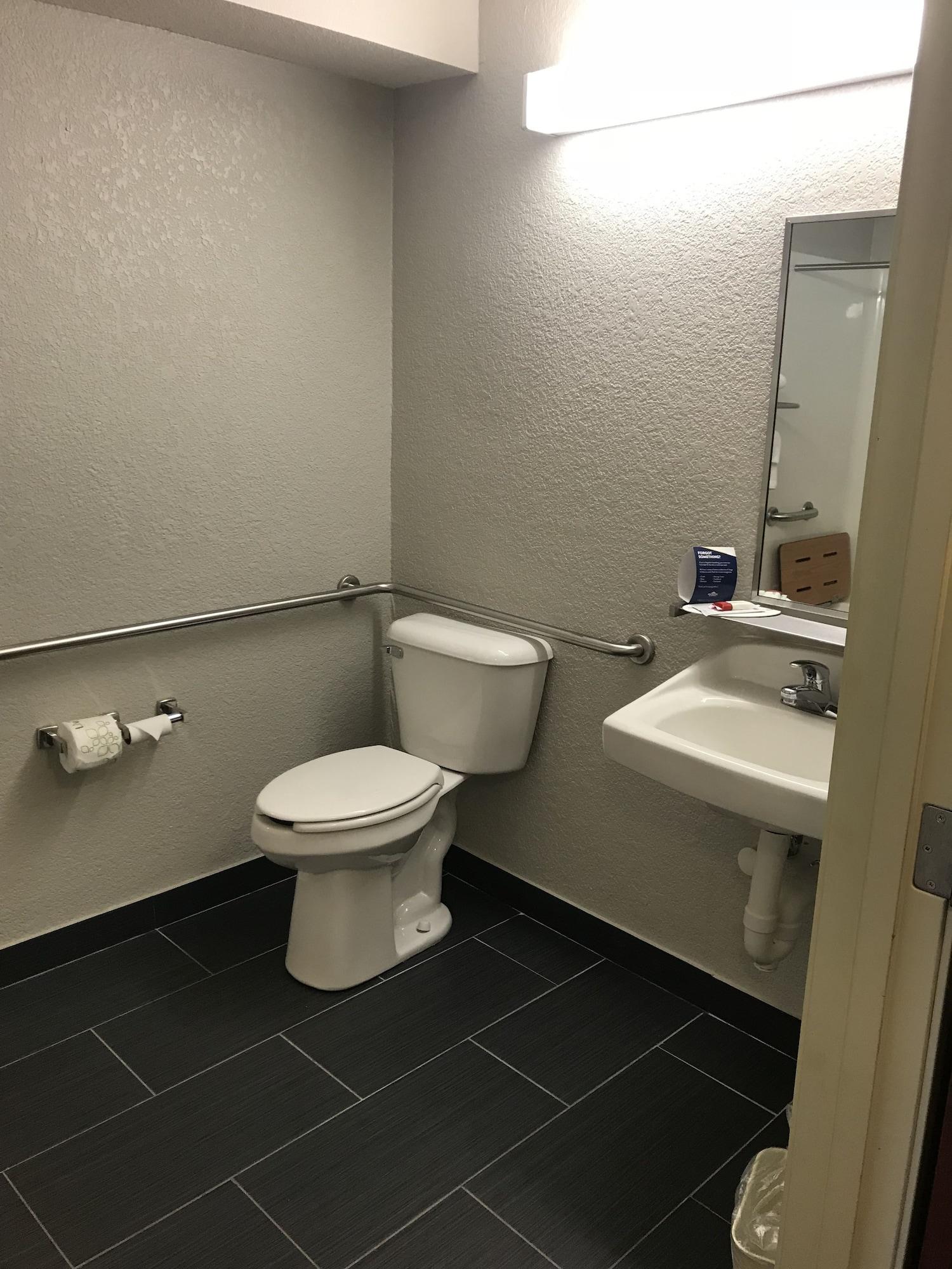 Microtel Inn & Suites Urbandale Luaran gambar