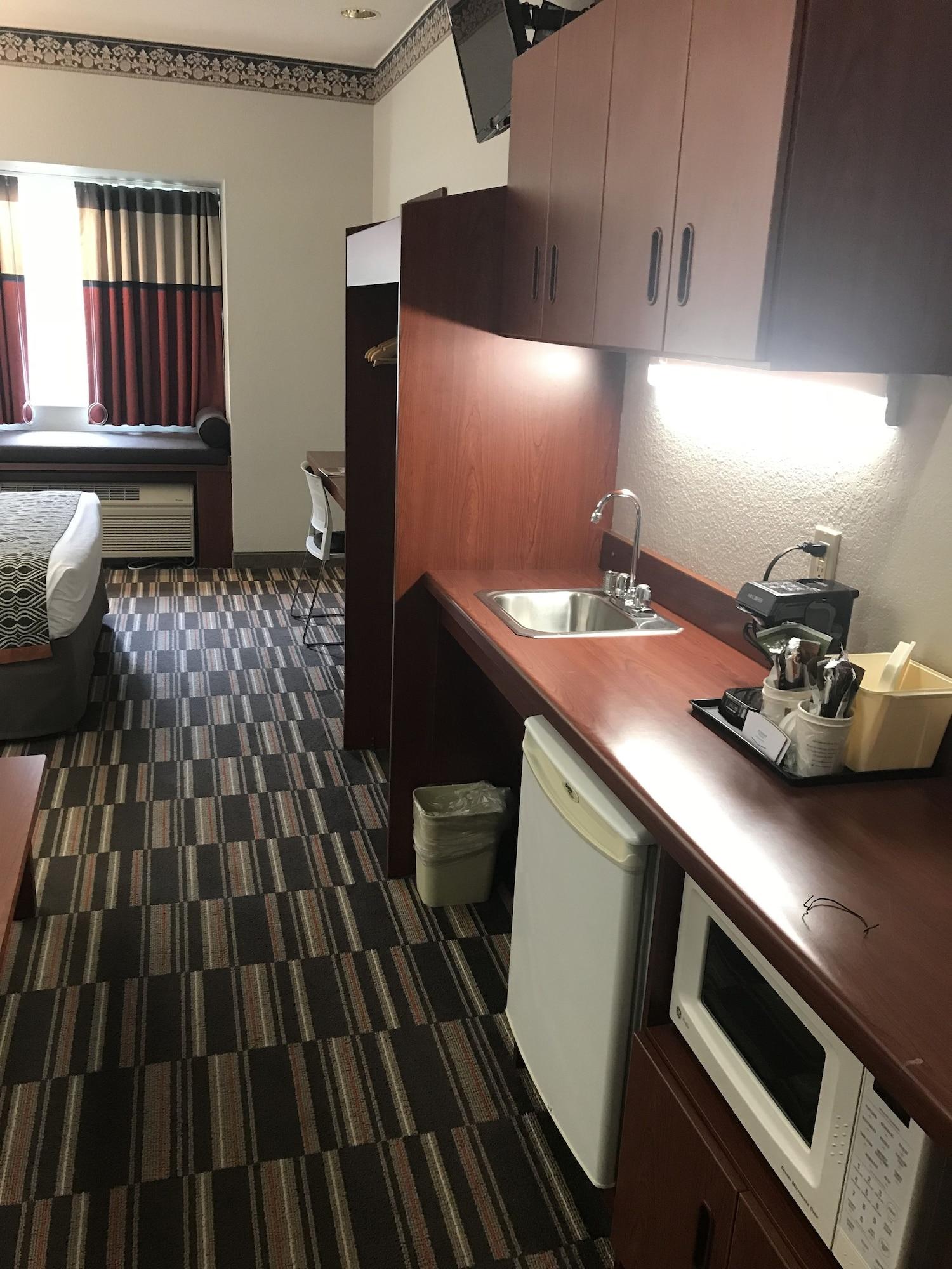 Microtel Inn & Suites Urbandale Luaran gambar