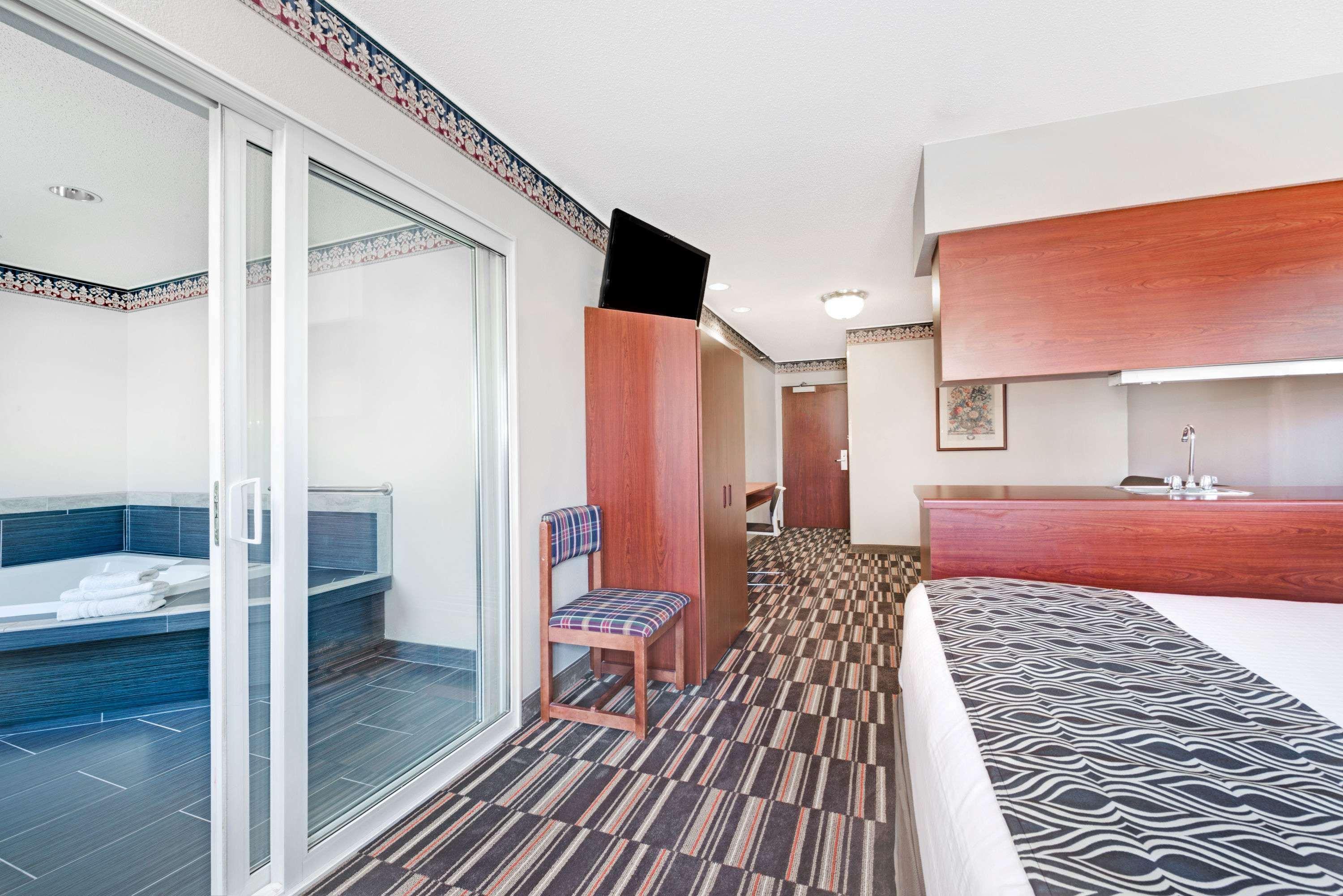Microtel Inn & Suites Urbandale Luaran gambar