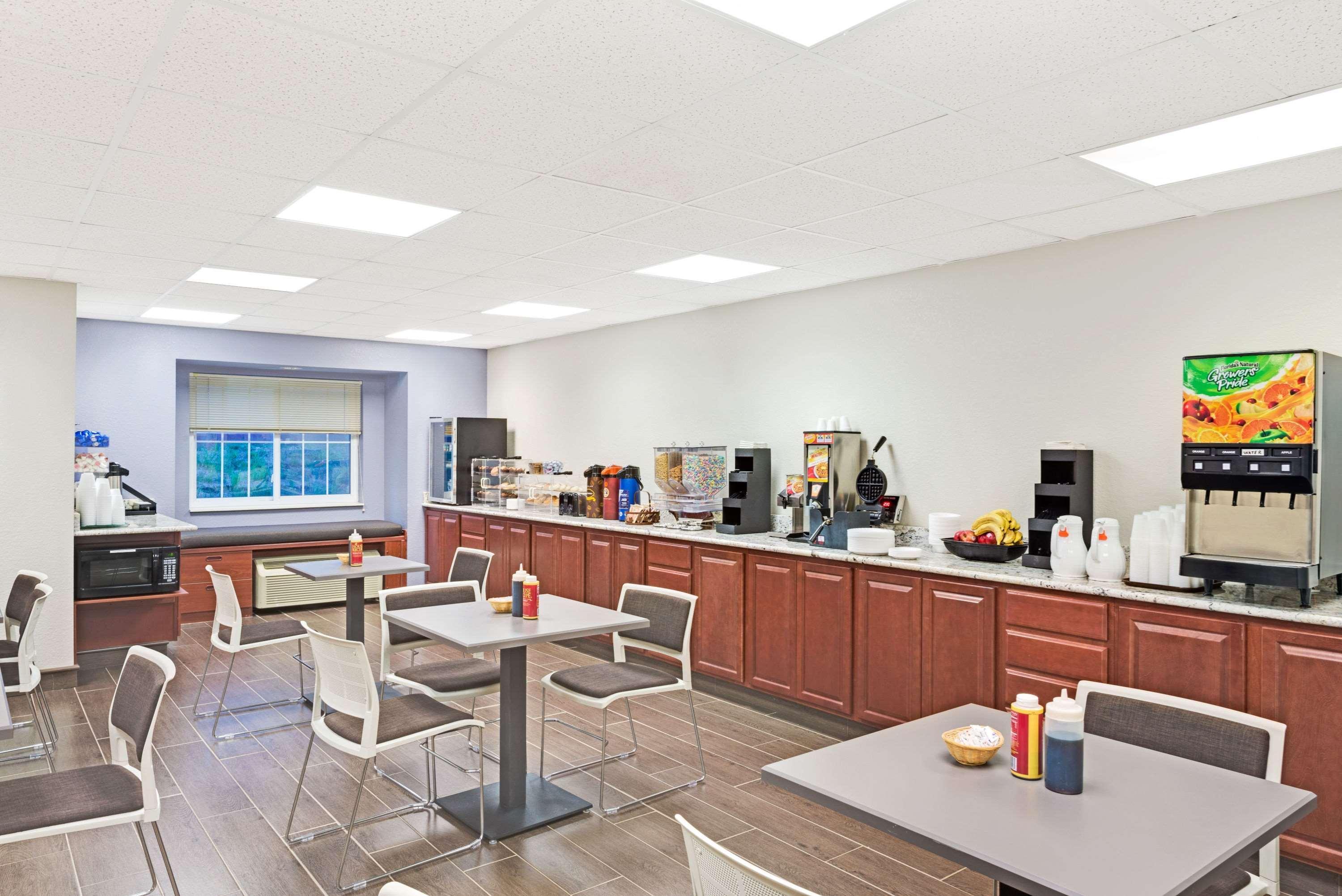 Microtel Inn & Suites Urbandale Luaran gambar
